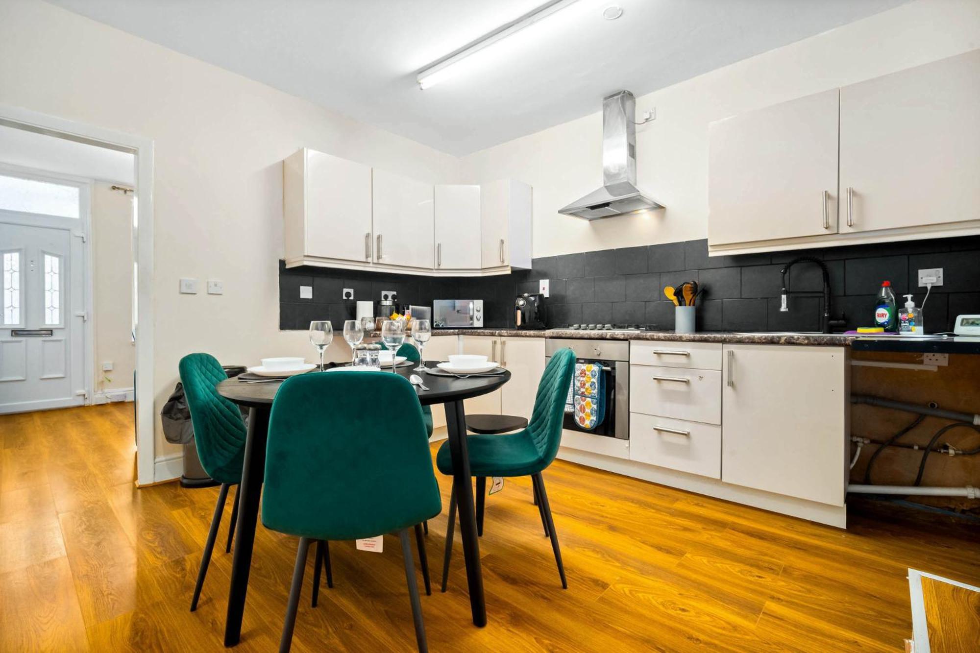 Вилла 3 Bed House For Contractors & Families And Free Parking Бирмингем Экстерьер фото