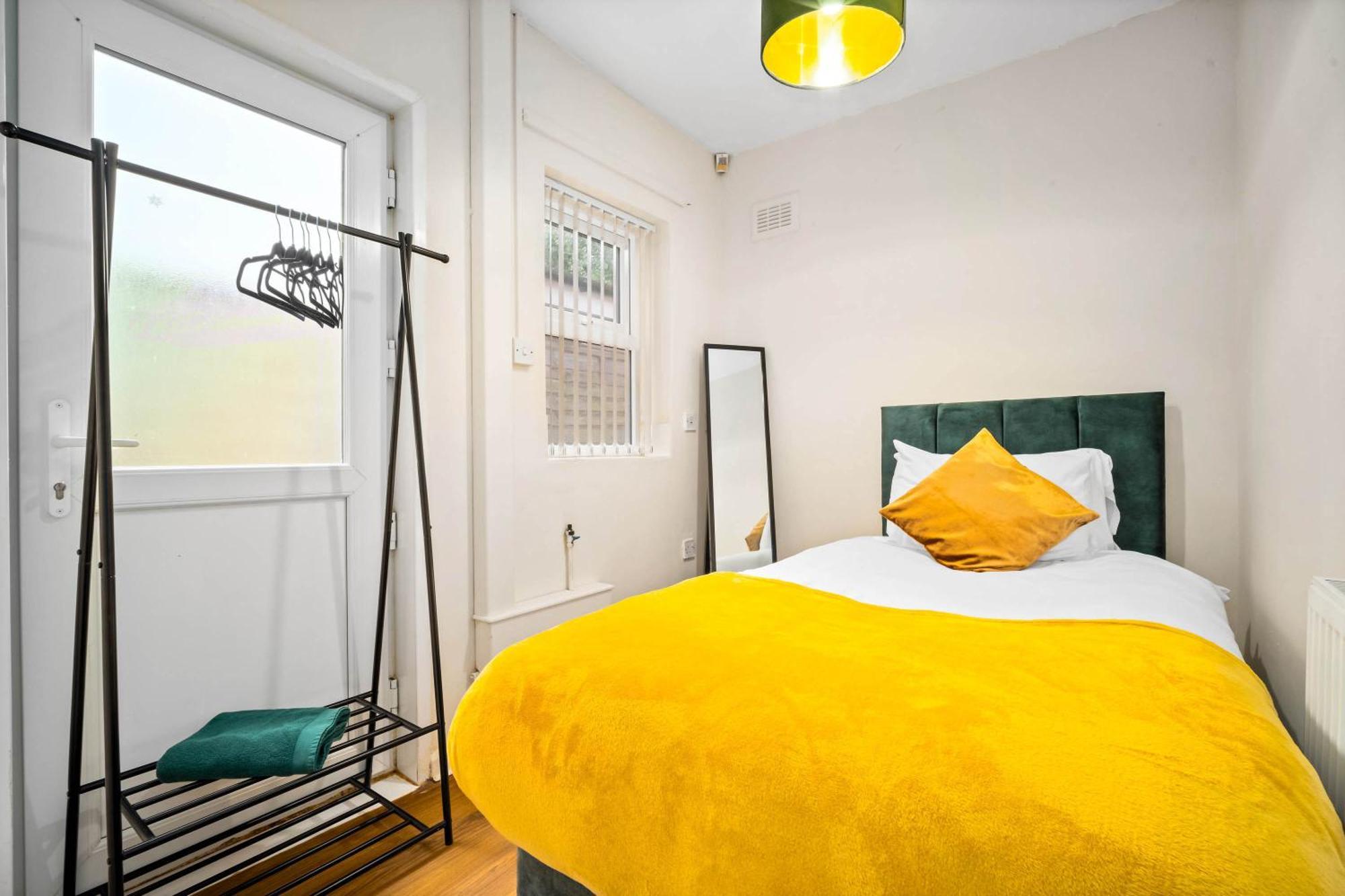 Вилла 3 Bed House For Contractors & Families And Free Parking Бирмингем Экстерьер фото