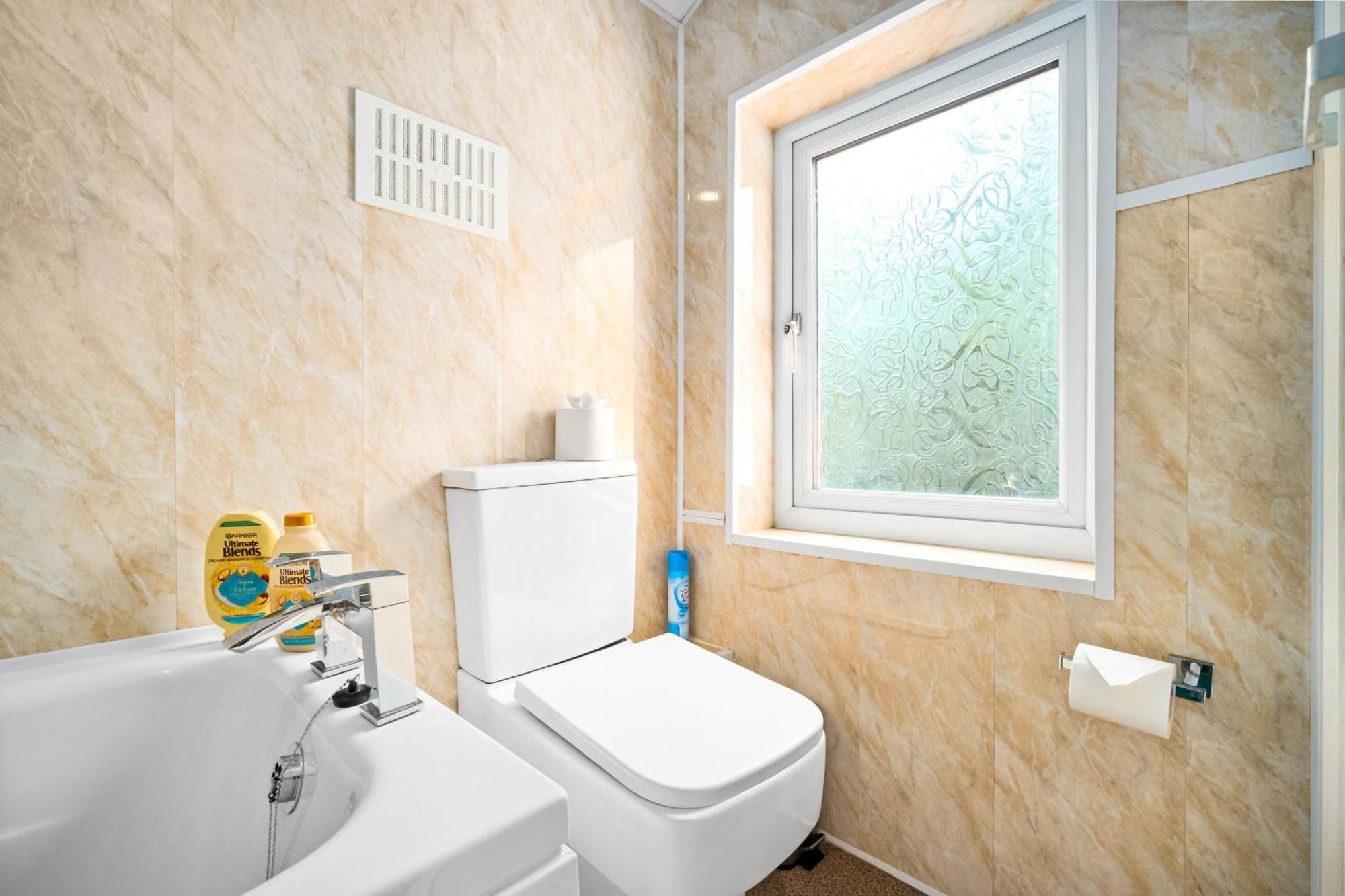 Вилла 3 Bed House For Contractors & Families And Free Parking Бирмингем Экстерьер фото