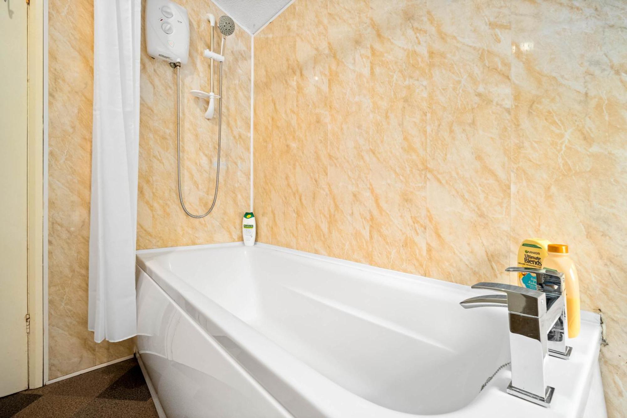 Вилла 3 Bed House For Contractors & Families And Free Parking Бирмингем Экстерьер фото