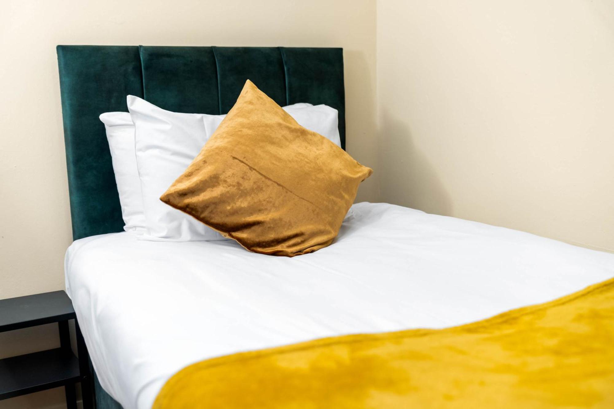 Вилла 3 Bed House For Contractors & Families And Free Parking Бирмингем Экстерьер фото